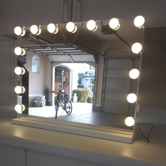 Hollywood Lighted Makeup Mirror with 15 LED Bulbs